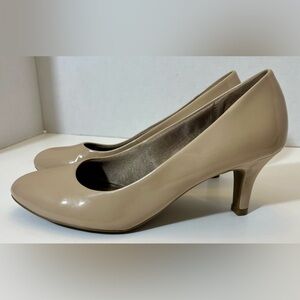 Life Stride Tan Patent Leather Pumps, Size 9.5